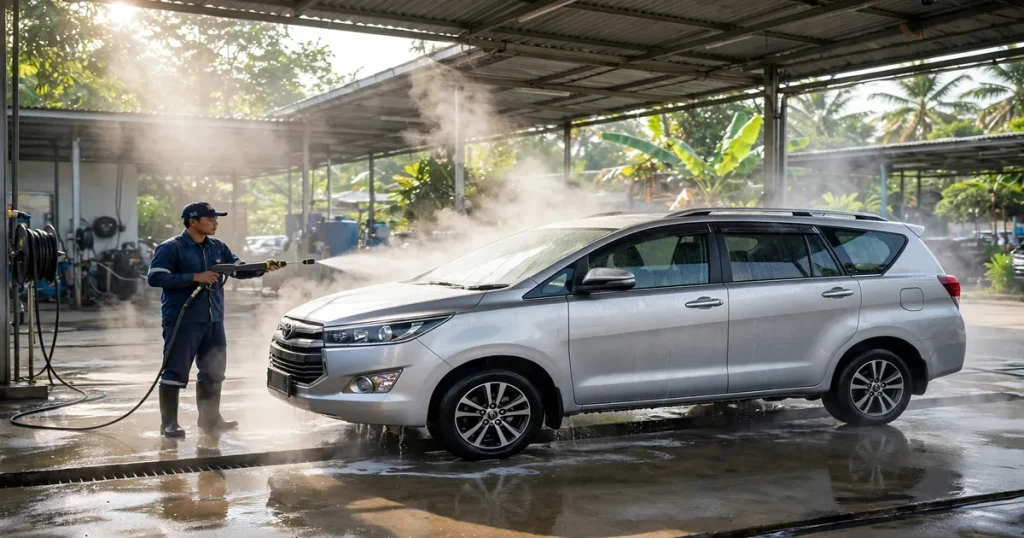 Biaya cuci mobil steam per ukuran 2026: mobil dicuci dengan mesin steam di tempat cuci profesional